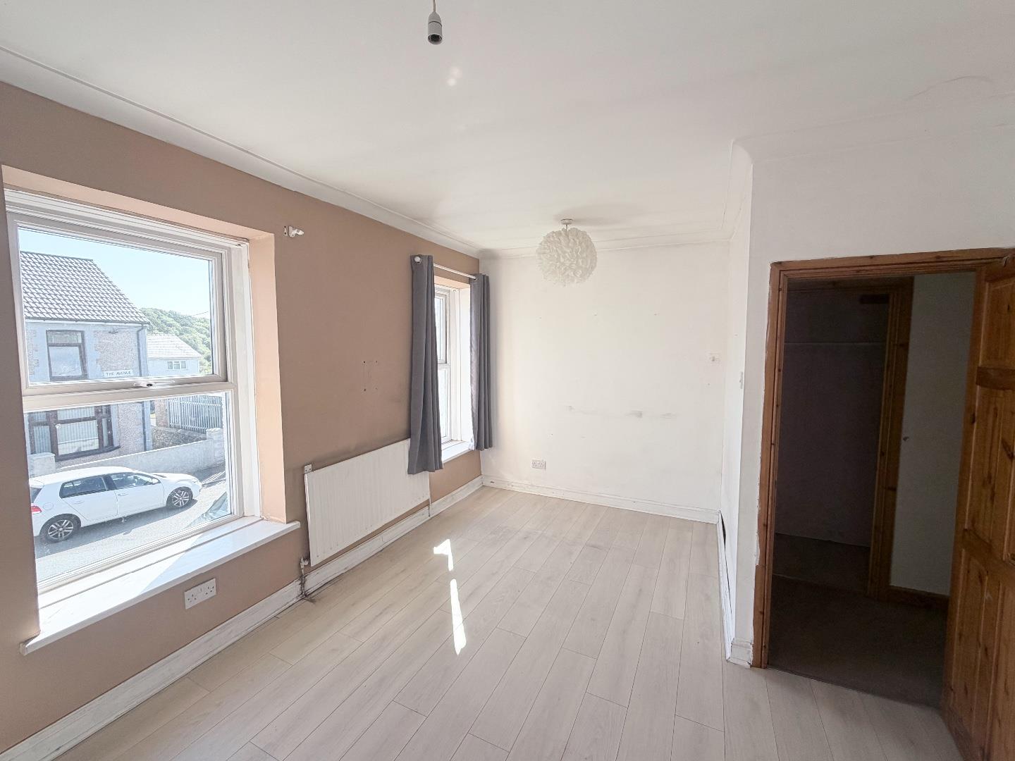 The Avenue, Tonyrefail, Porth, Rhondda Cynon Taff, CF39 8PR